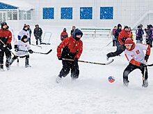 Школьное хоккейное троеборье завершилось в Ижевске соревнованиями по хоккею на валенках