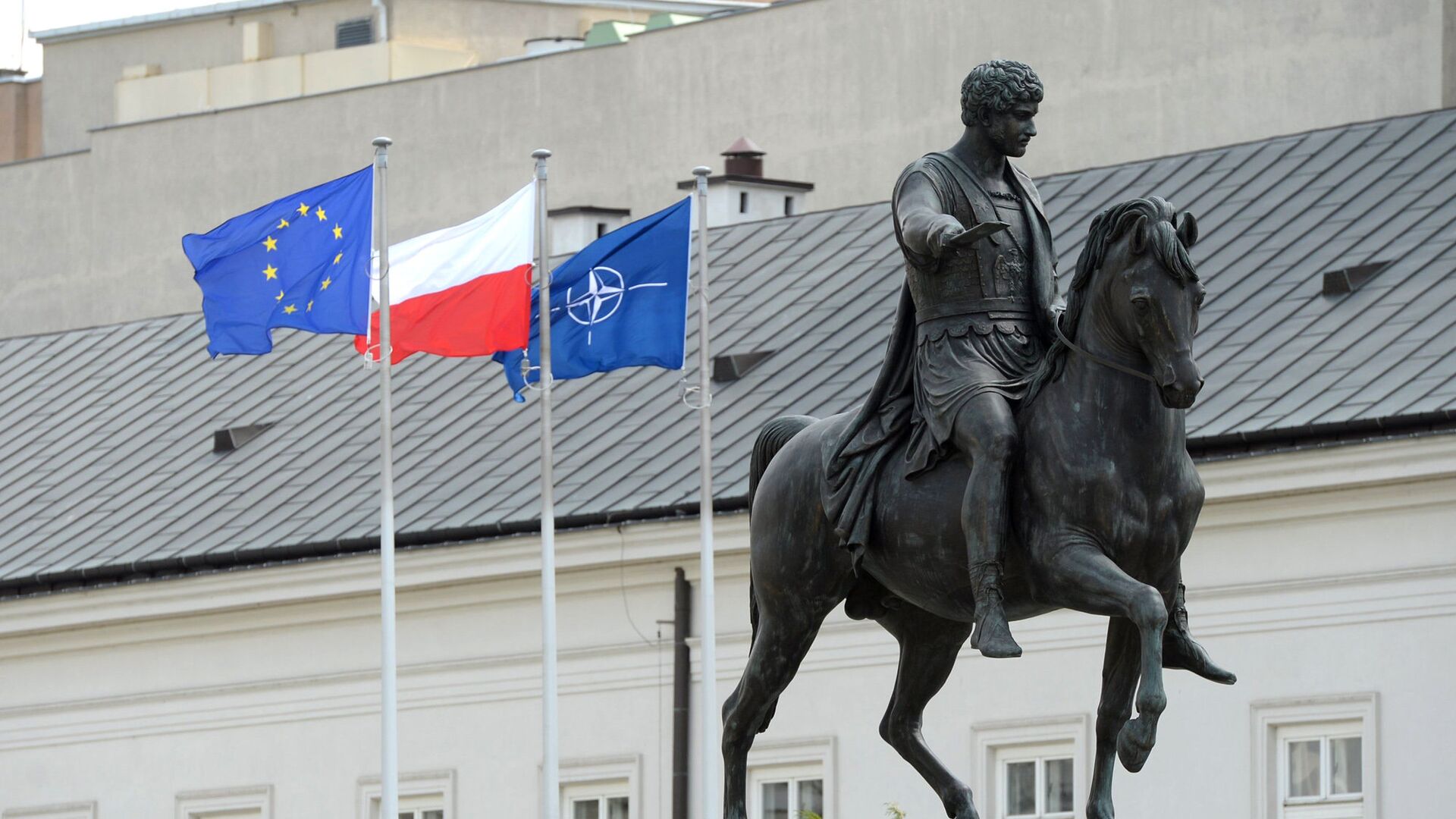Польша ответит ЕС на претензии по закону о российском влиянии
