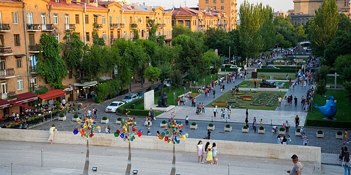 Улицы Еревана помыли спецсредствами