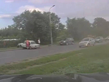 Пьяный водитель врезался в фургон с пони в Омске