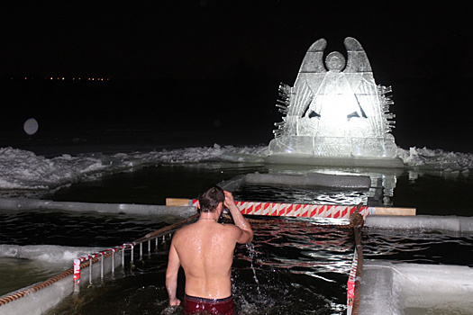 Глава рязанского минспорта поучаствовал в крещенских купаниях в Шумаши