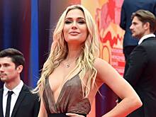 Звезда сериала «Универ» снялась без штанов и бюстгальтера