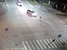 Страшные кадры: Подростки на мопеде столкнулись с "Фордом" в Петрозаводске