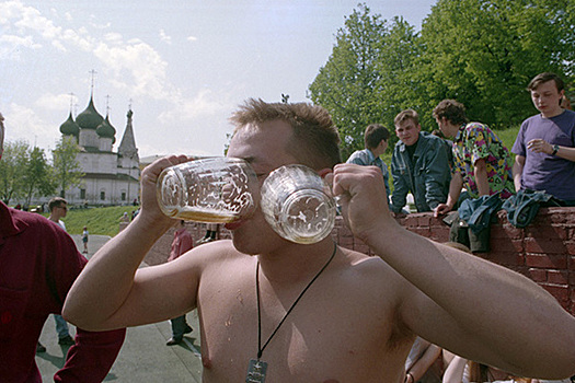 «Мы предложили Ельцину перейти с водки на пиво»