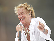 Британский певец Род Стюарт прервал концерт в Афинах, чтобы накричать на фаната