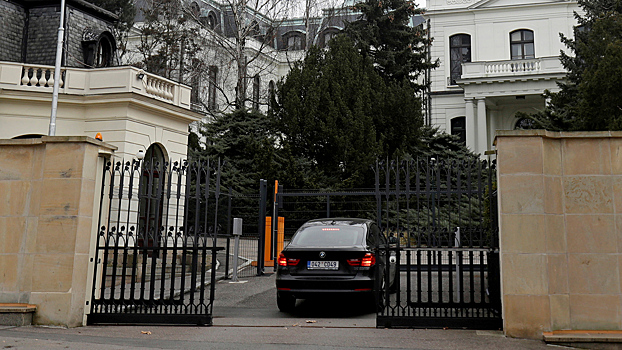 Чехия ограничила передвижения дипломатов из России