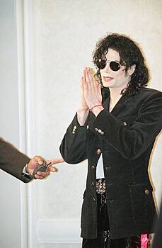Компания Майкла Джексона озаботилась сохранностью интимных фото певца