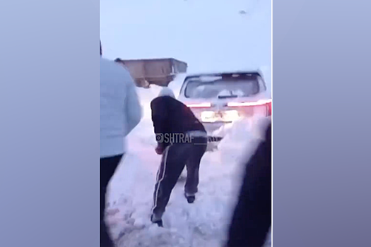 В Киргизии лавина накрыла семь автомашин на трассе Бишкек — Ош