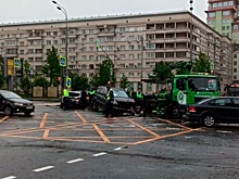 Трое пострадавших и искореженные машины: кадры последствий крупного ДТП в Москве