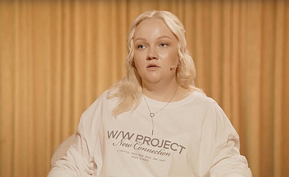 Популярную российскую юмористку назвали бегущей с корабля крысой