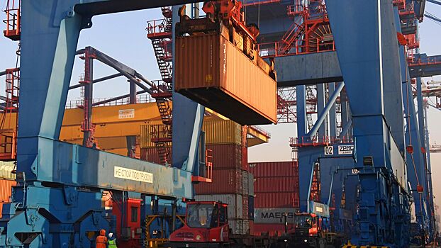 Объем двусторонней торговли между Россией и Китаем снизился