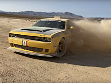 Dodge Demon устроил в пустыне гонку с новой Toyota Supra