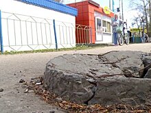 Пешеходы на улице К. Цеткин рискуют угодить сразу в две ловушки