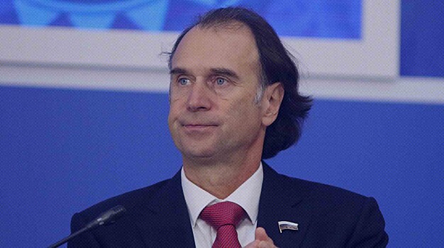 Депутат Сергей Лисовский: Бьюсь головой о потолок в LADA Vesta, но можно приноровиться