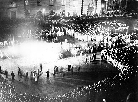 "Огненные призывы" Йозефа Геббельса в Германии 1933 года  сопровождали массовое публичное сожжение книг