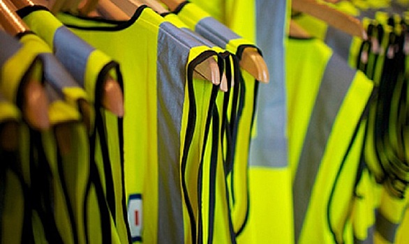 Российских автомобилистов обязали возить с собой светоотражающие жилеты