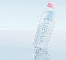 Evian будет выпускать воду в полностью перерабатываемой бутылке без этикетки
