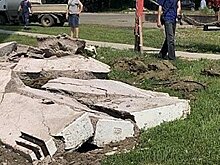 Бетонная плита рухнула с 10-этажки в Комсомольске-на-Амуре