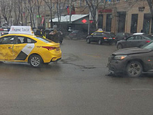 В центре Воронежа в ДТП пострадала пассажирка такси
