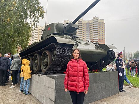 В новом Сквере Победы в Некрасовке установили на постамент танк Т-34