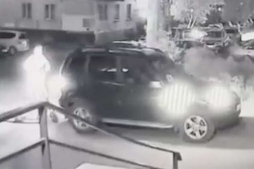 В Новокузнецке мужчина врезался в четыре машины на электросамокате