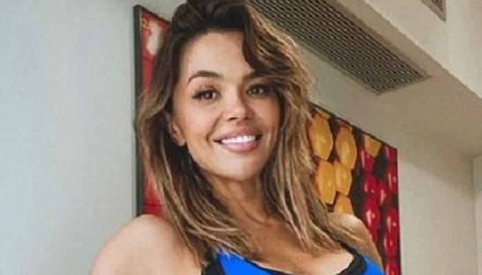 бағаналы жалаңаш әйелдер