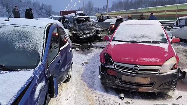 Движение по трассе М-11 восстановили после столкновения 50 автомобилей