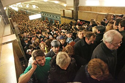В петербургском метро случился коллапс из-за сломанного поезда