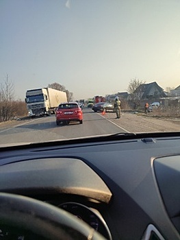 Фура врезалась в легковушку, та отлетела в другую машину: на Окружной произошло тройное ДТП