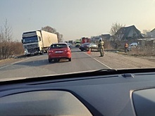 Фура врезалась в легковушку, та отлетела в другую машину: на Окружной произошло тройное ДТП