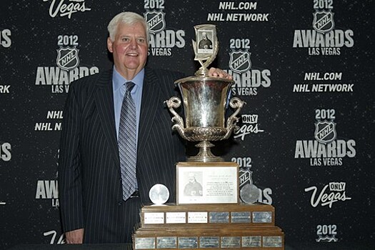 Хичкок стал третьим тренером в истории НХЛ, одержавшим 800 побед в лиге
