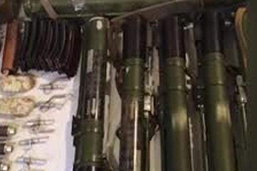 «Лента.ру» публикует кадры изъятия арсенала оружия рекордного размера