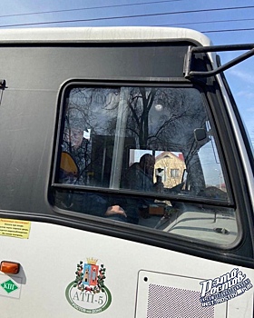 Чуть не прищемил ногу и неправильно дал сдачу: ростовчанка пожаловалась на водителя автобуса