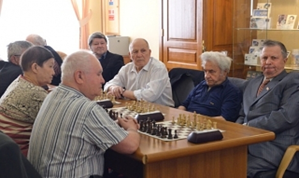 Ямальские и югорские ветераны встретились за шахматной доской