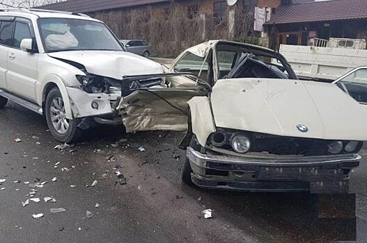 В Новороссийске 17-летний водитель BMW без прав устроил смертельную аварию