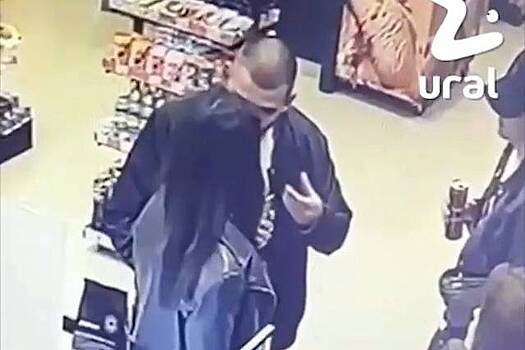 Россиянин дал пощечину девушке в магазине за отказ познакомиться