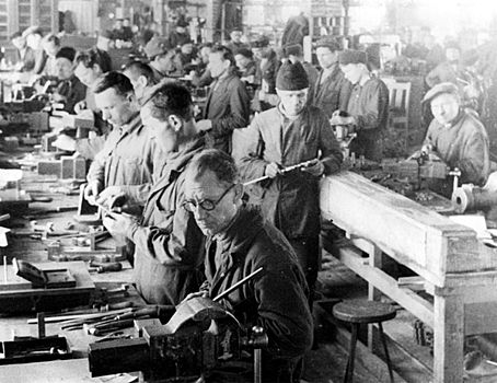 «Я пришла на завод 20 июня, а через два дня началась война»: шесть историй трудовых подвигов ижевчан в годы войны