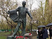 Церемония открытия памятника Каро Алабяну прошла в Малом Песчаном переулке