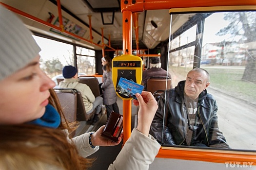 Билет в автобусе по банковской карте: в Зауралье переходят на безналичную систему расчетов
