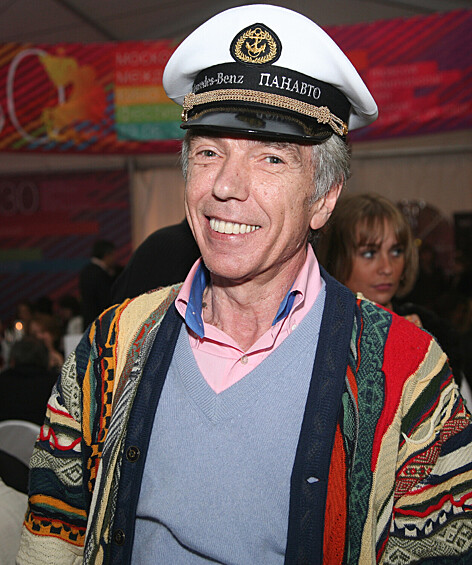 Телеведущий Юрий Николаев на вечеринке в Нескучном саду, посвященной закрытию 30-го Московского международного кинофестиваля, 2008 год