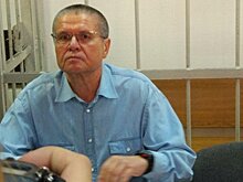 В суд по делу Улюкаева принесли огромную коробку с деньгами