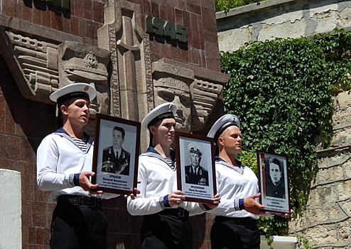 Военнослужащие Черноморского флота приняли участие в мемориальной акции «Свеча памяти»