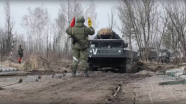 Российские военные возвращаются домой из плена