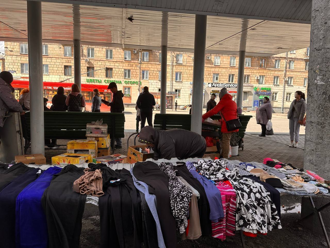 Власти разогнали стихийный рынок в Новокузнецке после жалобы горожан
