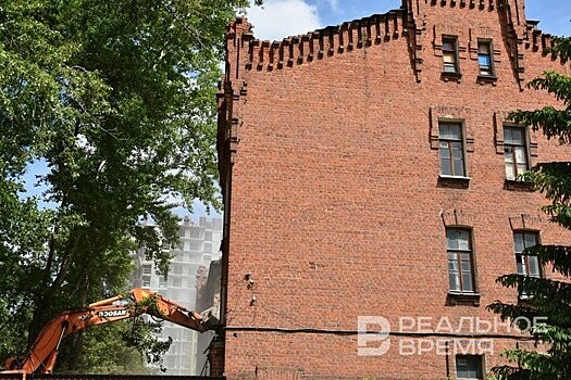 Гид по улице Николая Ершова: артиллеристы, сумасшедшие и связисты