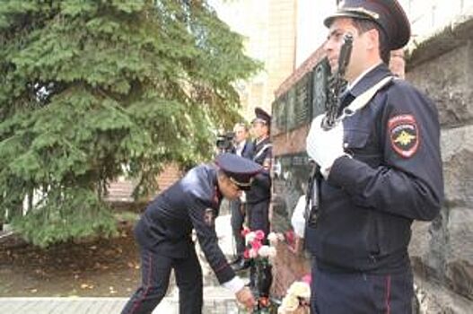 В Майкопе почтили память погибших сотрудников полиции