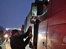 Застрявшим в пробке под Кузнецком водителям помогли спасатели