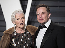 69-летняя мать Илона Маска стала лицом косметического бренда CoverGirl