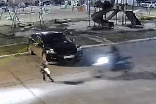 Неизвестный водитель сбил ребенка в российском поселке и попал на видео