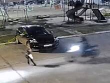 Неизвестный водитель сбил ребенка в российском поселке и попал на видео